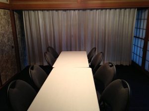 和室のみのご利用でも、この様な会議仕様の配置も出来ます。