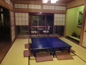 仲の良いお仲間と集まり、持込みでの飲み会・交流会にも最適。夜もムーディーです。