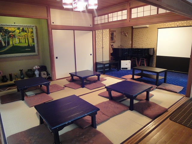 和室エリアにて畳でセミナーや勉強会をされるには、こういった雰囲気になります。
