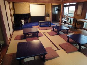 和室を畳にてセミナーをして頂くと、この様な配置になります。当店ならではのスタイルです。