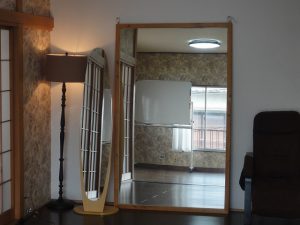 2階エリアをご利用頂く事で、この大きさの姿見も付いてきます。