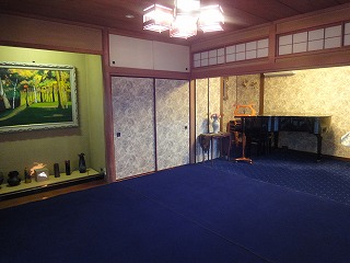 和室とピアノルームのカーペットを同色にしました。